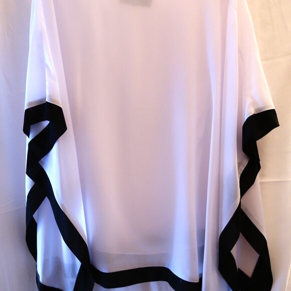 🎄2/$50🎄 Amanda Collection White/Black Trim Slip-over Top with Camisole - Picture 4 of 4